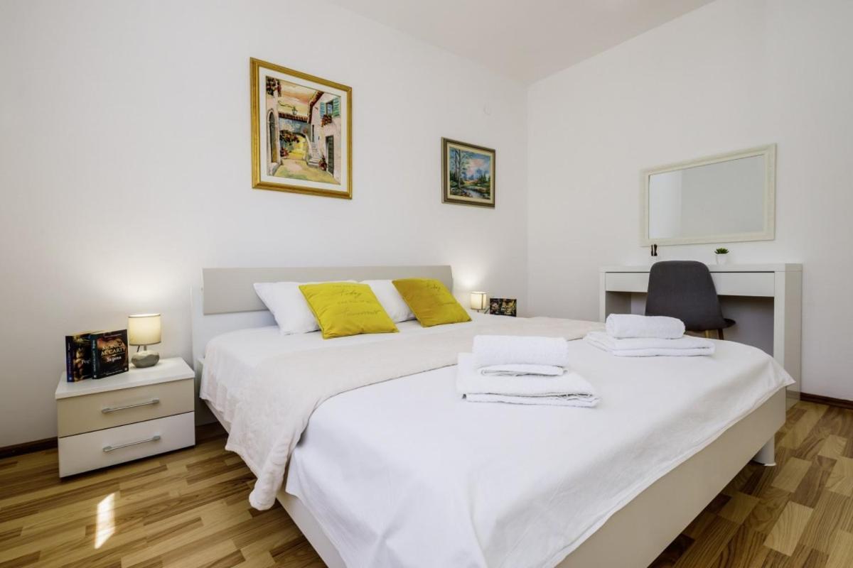 Отель Ani In Trogir * Mittel-Dalmatien Сегет Доньи Экстерьер фото
