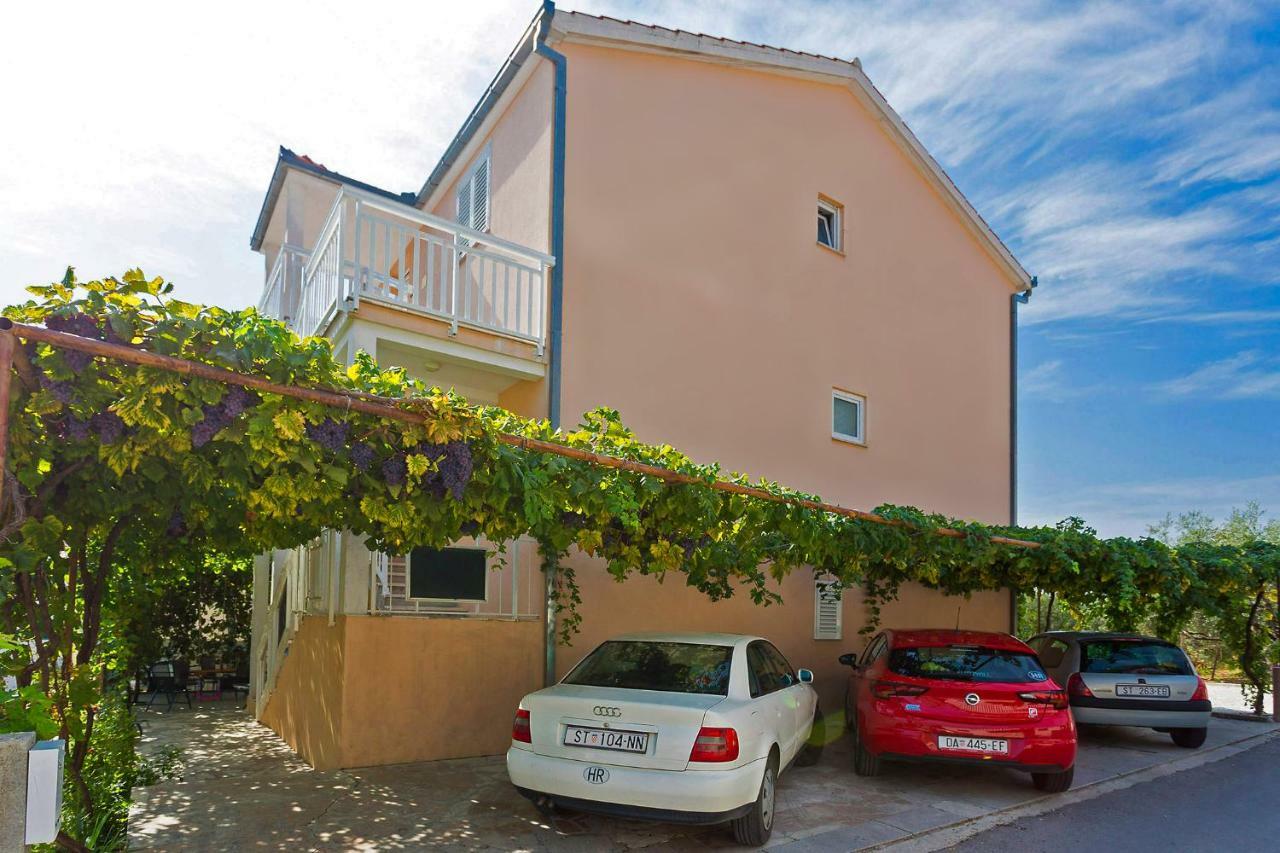 Отель Ani In Trogir * Mittel-Dalmatien Сегет Доньи Экстерьер фото